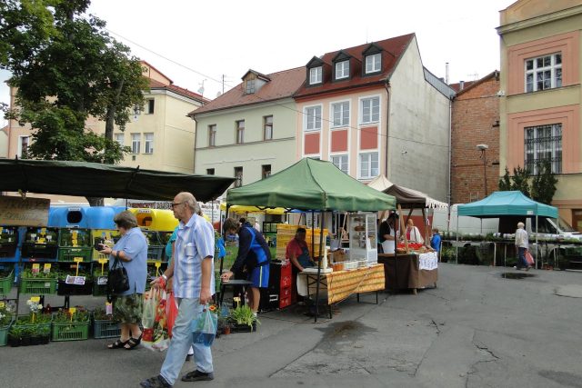 Farmářské trhy na Škroupově náměstí v České Lípě v roce 2019 | foto: Jiří Jelínek,  Český rozhlas