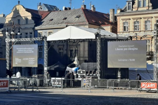 Přípravy akce na náměstí Dr. Edvarda Beneše v Liberci | foto: Ivana Bernáthová,  Český rozhlas