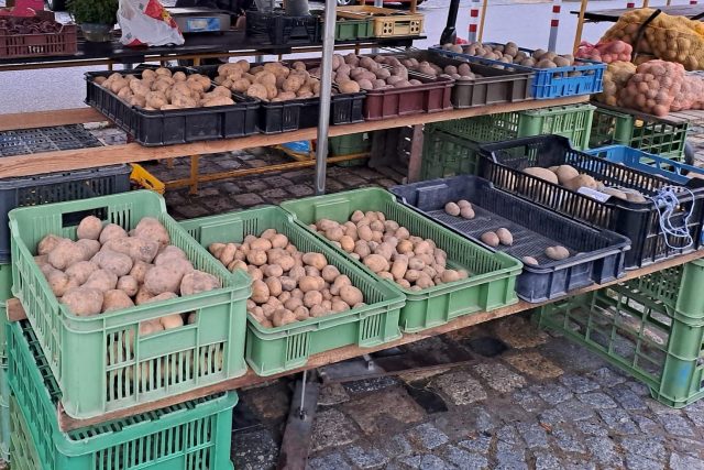 Tržnice nabízejí brambory | foto: Jana Švecová,  Český rozhlas