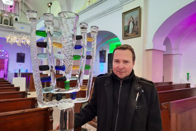 Kurátor výstavy a manažer sklárny Pačinek Glass David Sobotka | foto: Tomáš Mařas,  Český rozhlas