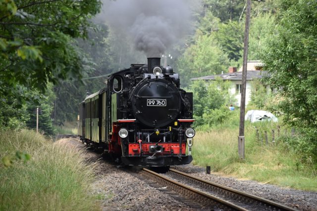Parní lokomotiva jezdí v německém příhraničí pravidelně | foto: Martin Veselý