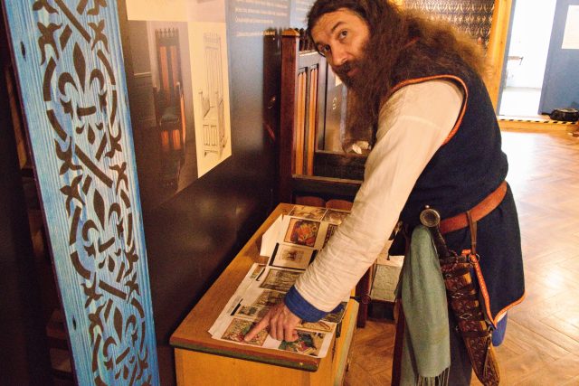 Restaurátor Ladislav Sluka ve své Galerii gotiky | foto: Jaroslav Hoření,  Český rozhlas