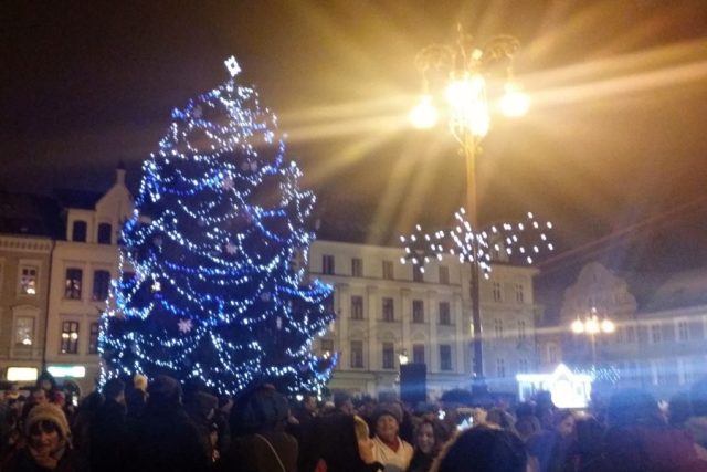 Vánoční strom na libereckém náměstí v roce 2017 | foto: Šárka Škapiková,  Český rozhlas