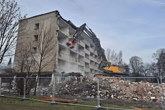 Demolice bývalé ubytovny Kovák v Chrastavě - únor 2023 | foto: Eva Malá,  Český rozhlas