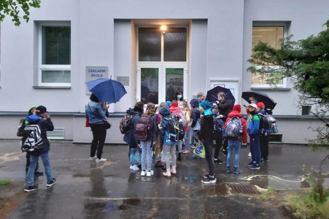 Do základní školy v Liberci-Ruprechticích se vracejí děti | foto: Šárka Škapiková,  Český rozhlas