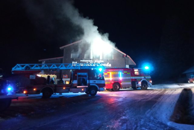 V Krkonoších hořela Jilemnická bouda | foto: Hasičský záchranný sbor Libereckého kraje