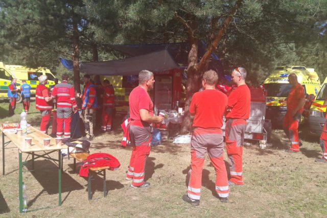 Více než 130 záchranářů z celého kraje se účastní cvičení v Ralsku | foto: Eva Malá