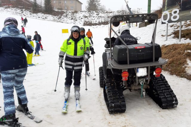 S policejní hlídkou se můžete setkat i v lyžařském areálu | foto: Šárka Škapiková,  Český rozhlas
