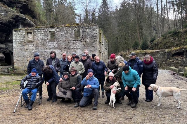 U Dolského mlýna se sešli nadšenci,  kteří o filmovou kulisu pečují | foto: Daniela Pilařová,  Český rozhlas