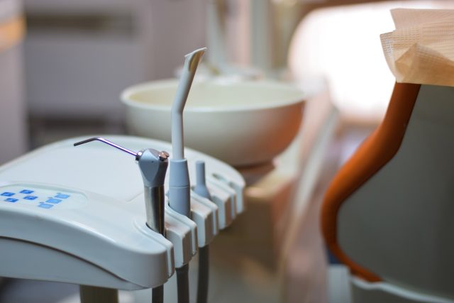 Ve Cvikově si chce otevřít praxi nová zubařka,  město jí pronajme ordinaci  (ilustrační snímek) | foto: Fotobanka Pixabay