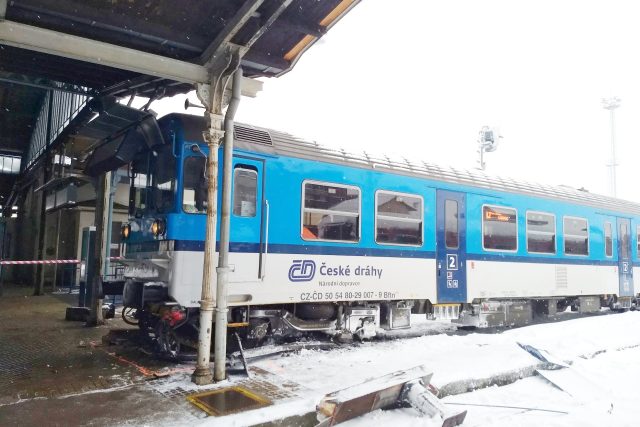 Ve vlaku bylo 60 cestujících,  nikomu se nic nestalo | foto:  Drážní inspekce