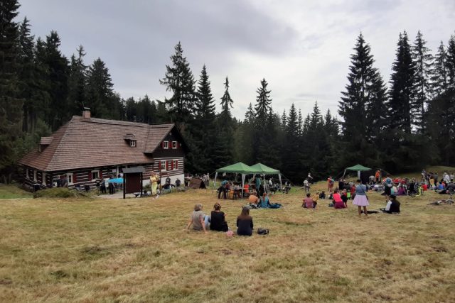 Sklářské slavnosti u Liščí boudy v Jizerských horách jsou už tradicí | foto: Šárka Škapiková,  Český rozhlas