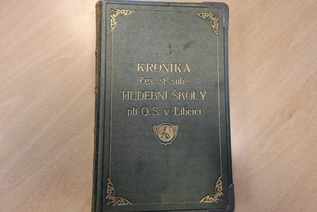 Přes 100 let stará kronika uměleckých škol v Liberci a v Jablonci nad Nisou | foto: Michal Balák,  Český rozhlas