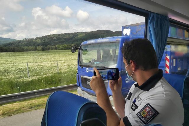 Na dopravu v Liberci dohlížel policejní autobus | foto: KPŘ LK