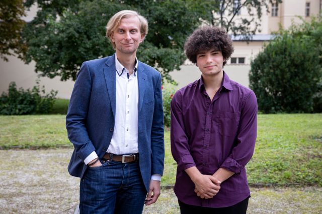 Daniel Matejča  (vpravo) a klavírista Ivo Kahánek v roce 2021 | foto: Jan Handrejch,  Právo / Profimedia