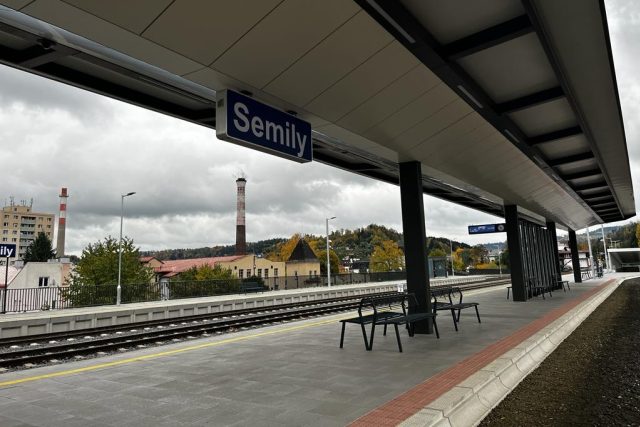 Vlakové nádraží v Semilech je po rekonstrukci | foto: Johana Tománková