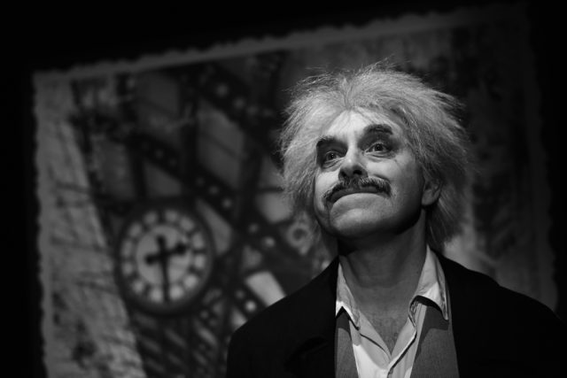 Miroslav Táborský v roli Alberta Einsteina | foto: Divadlo v Řeznické