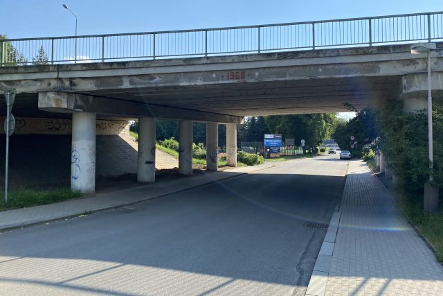 Most v České Lípě v Děčínské ulici,  nad ulicí Boženy Němcové | foto: Jiří Jelínek,  Český rozhlas