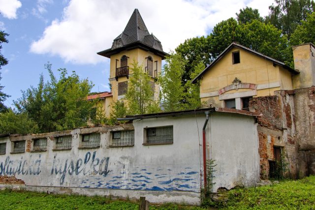 Areál Vratislavické kyselky u Liberce vlastní sedm let společnost Kitl. Má s ním další plány | foto: Jaroslav Hoření,  Český rozhlas