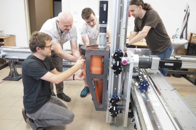 Na liberecké univerzitě vyvíjejí 3D tiskárnu pro stavebnictví | foto: Adam Pluhař