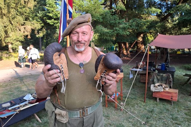 Zakladatel Spolku milovníků vojenské historie z Poděbrad Roman Beránek na Skotských hrách na Sychrově | foto: Jana Švecová,  Český rozhlas