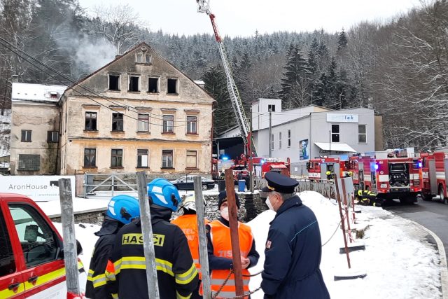 Výbuch a následný požár poničil dům v Liberci,  Kateřinské ulici | foto: Tomáš Mařas,  Český rozhlas