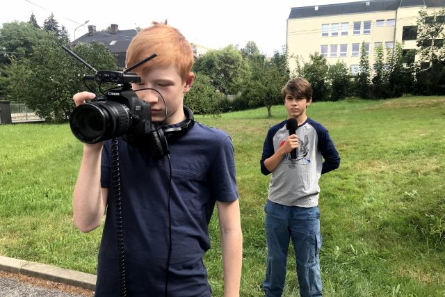 Děti si na televizním táboře vyzkoušely práci kameramana i redaktora | foto: Lucie Fürstová,  Český rozhlas,  Český rozhlas