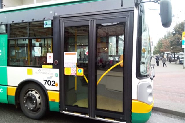 Do autobusů a tramvají v Liberci předními dveřmi nenastoupíte | foto: Český rozhlas Liberec