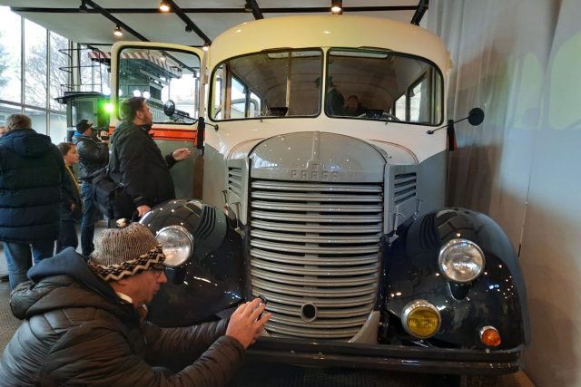 Spolek Boveraclub představil historický autobus Praga RND vyrobený v roce 1947 | foto: Tomáš Mařas,  Český rozhlas