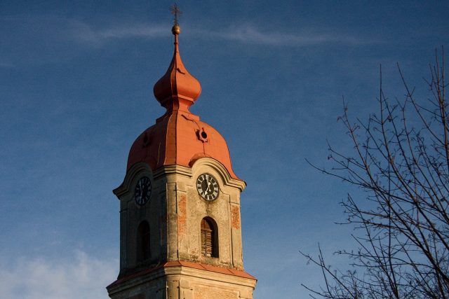 Věž kostela v Kunraticích u Frýdlantu | foto: Jaroslav Hoření,  Český rozhlas