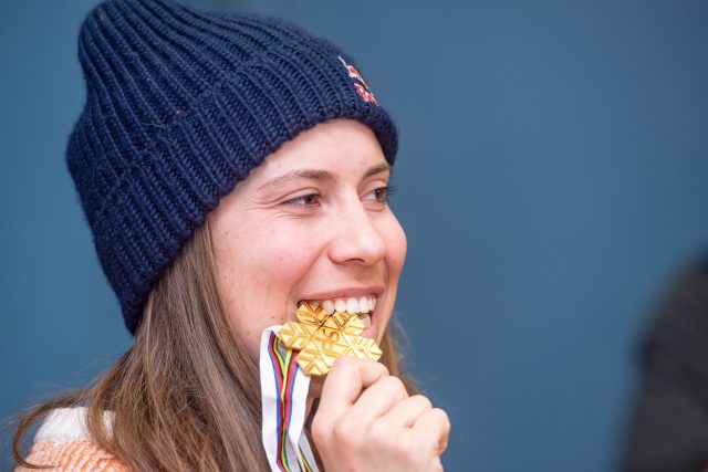 Eva Samková se zlatou medailí z MS v americkém Solitude | foto:  Martin Sekanina / CNC / Profimedia,  Profimedia