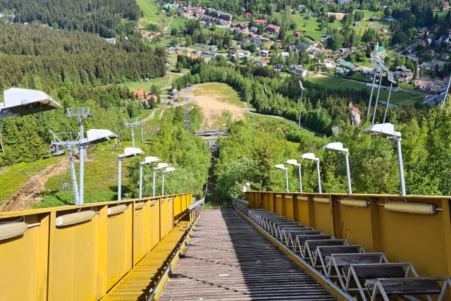 Skokanské můstky v Harrachově se asi konečně dočkají opravy | foto: Michal Jemelka,  Český rozhlas