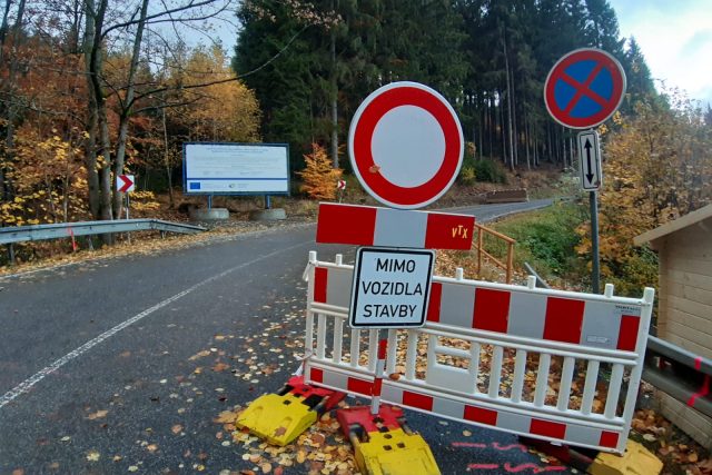 Pandemie zbržďuje i opravy silnic v Libereckém kraji | foto: Šárka Škapiková,  Český rozhlas