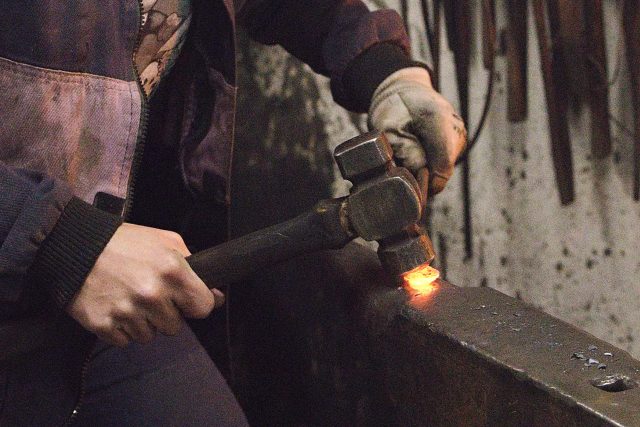 Kovářka Marie Sitková z Turnova | foto: Jaroslav Hoření,  Český rozhlas