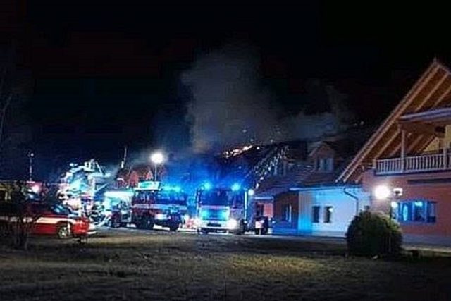 Požár v areálu koňské farmy Vysoká v Chrastavě | foto: Martina Holanová