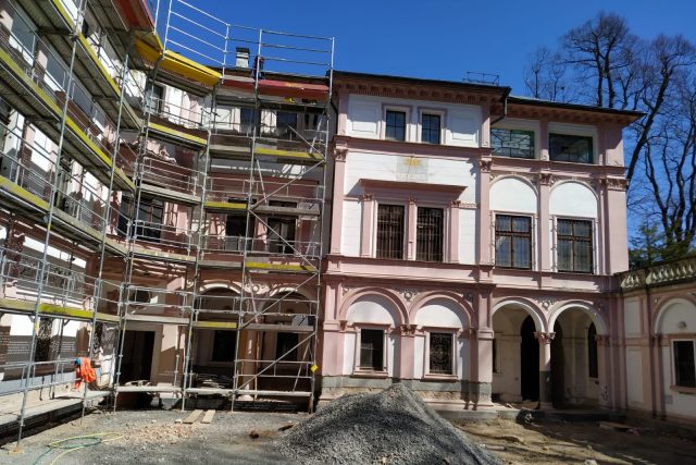 Práce na rekonstrukci Liebiegova paláce v Liberci je v plném proudu | foto: archiv Lukáše Mařici