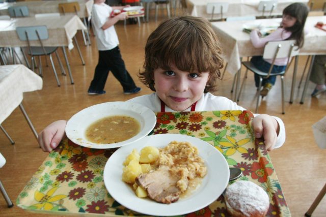 Už několik let bezplatné obědy v omezeném rozsahu existují | foto: Fotobanka Profimedia,  Český rozhlas