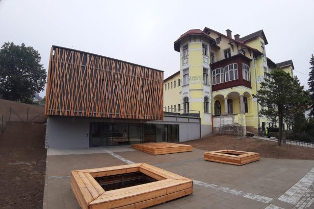 Poznáváte základní školu v Kokoníně? | foto: Šárka Škapiková,  Český rozhlas