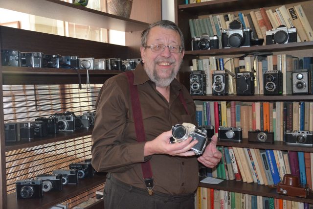 Jiří Wachsmuth dostal svůj první fotoaparát,  když mu bylo devět let. Byl to dárek k Vánocům | foto: Lucie Fürstová