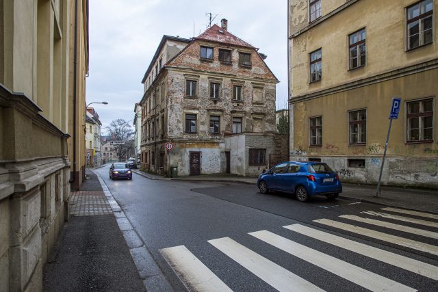 Dům v Orlí ulici v Liberci se bourat nebude | foto:  Radek Petrášek / ČTK