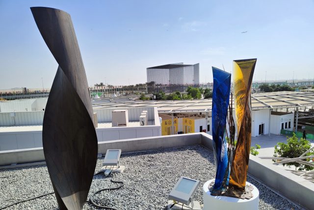 České sklo zdobí střechu českého pavilonu na výstavě EXPO 2020 v Dubaji | foto: Ivana Bernáthová,  Český rozhlas