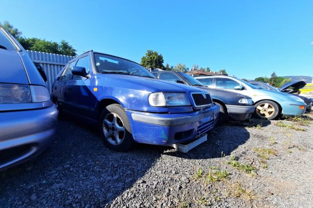 Město Liberec draží autovraky odstraněné z ulic | foto: Tomáš Mařas,  Český rozhlas