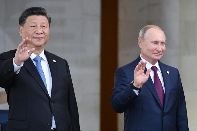 Čínsky prezident Si Ťin-pching a ruský prezident Vladimir Putin | foto: Fotobanka Profimedia