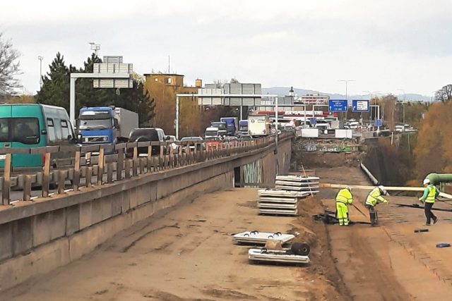 Silničáři opravují dva mosty na průtahu Libercem. Foto z listopadu 2022 | foto: Jana Švecová,  Český rozhlas