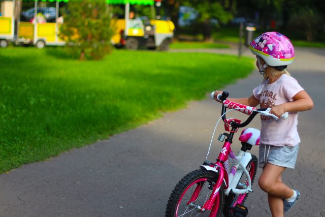 Nejčastěji zasahují u zraněných cyklistů. Děti neumějí tak dobře vyhodnotit rizika a ovládat kolo v případě,  že se začne chovat nepředvídatelně. | foto:  Artificial OG,  Pixabay