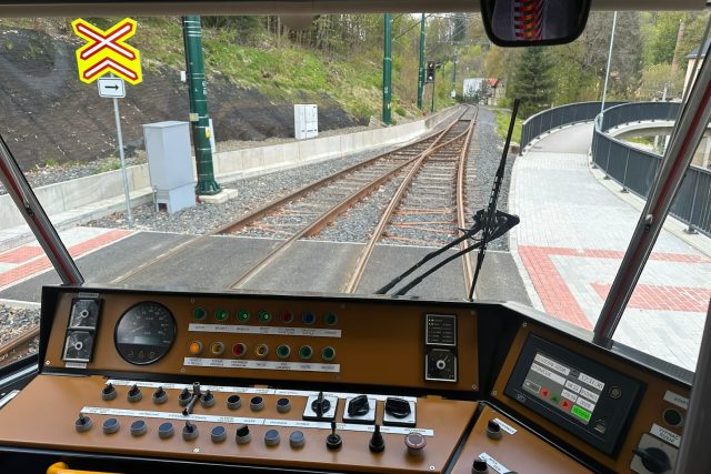 Na trať mezi Libercem a Jabloncem nad Nisou se dnes po 33 měsících vrací tramvaje | foto: Kateřina Hartmanová,  Český rozhlas