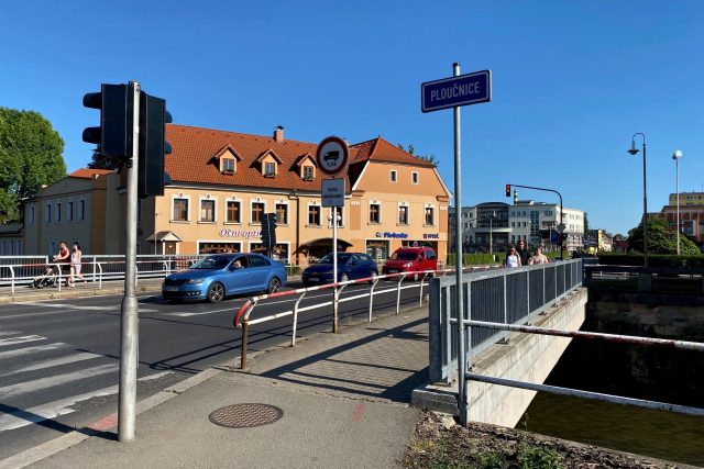 Most v Hrnčířské ulici v České Lípě je součástí rušné křižovatky | foto: Město Česká Lípa