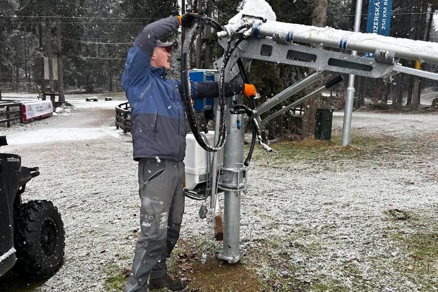 Správci stop Jizerské magistrály se v Bedřichově chystají na novou sezónu | foto: Johana Tománková,  Český rozhlas