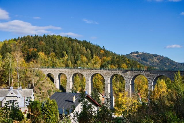 Železniční viadukt ve Smržovce | foto: Jaroslav Hoření,  Český rozhlas