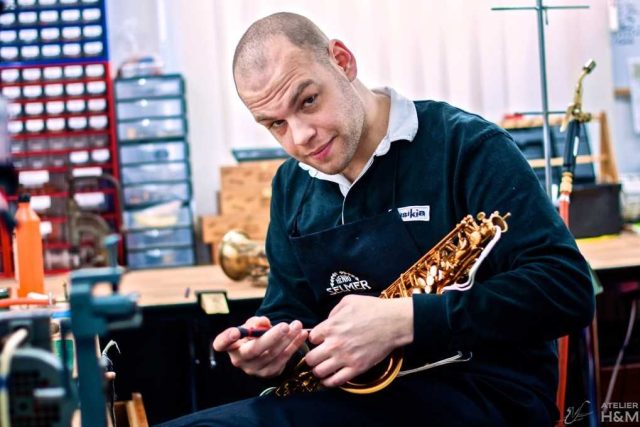 Jan Provazník,  opravář saxofonů | foto:  Atelier HaM